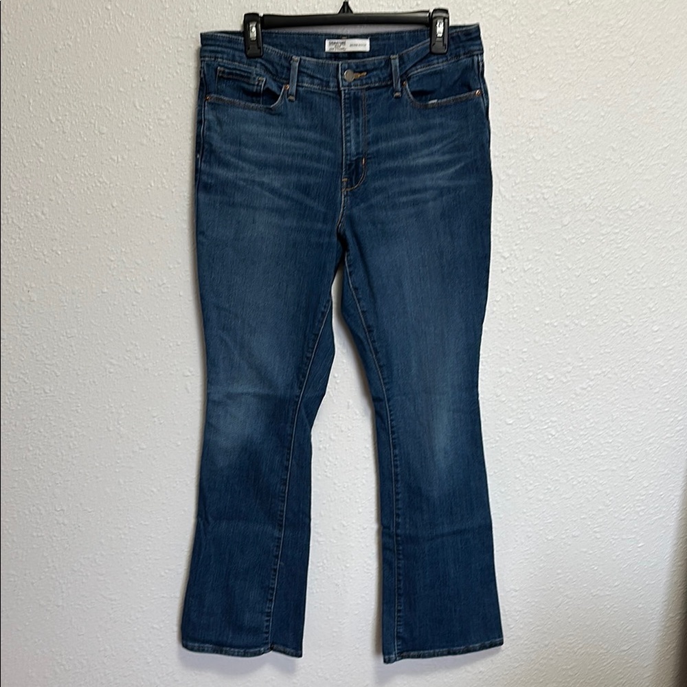 Signature Gold Levi Strauss Mid-Rise Bootcut Jeans 8M - W29/L32